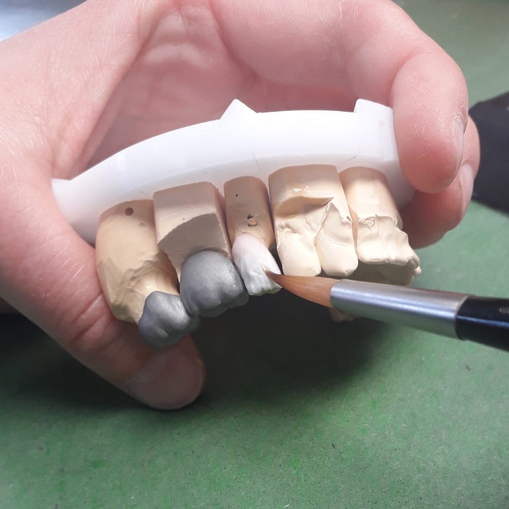 Kunstfaser-Schichtpinsel mit Zahnkrone