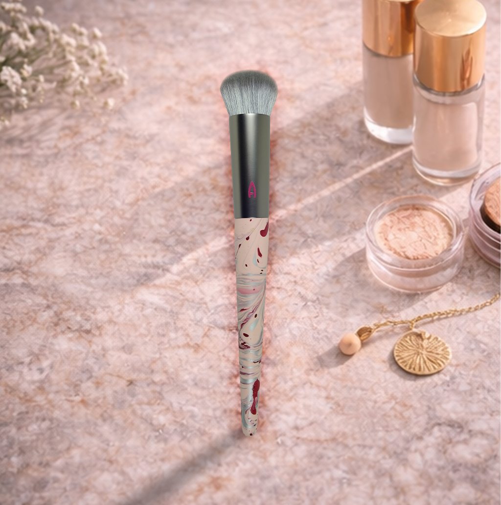 Amareni Kosmetikpinsel mit Maisstärke-Faser (ai background)