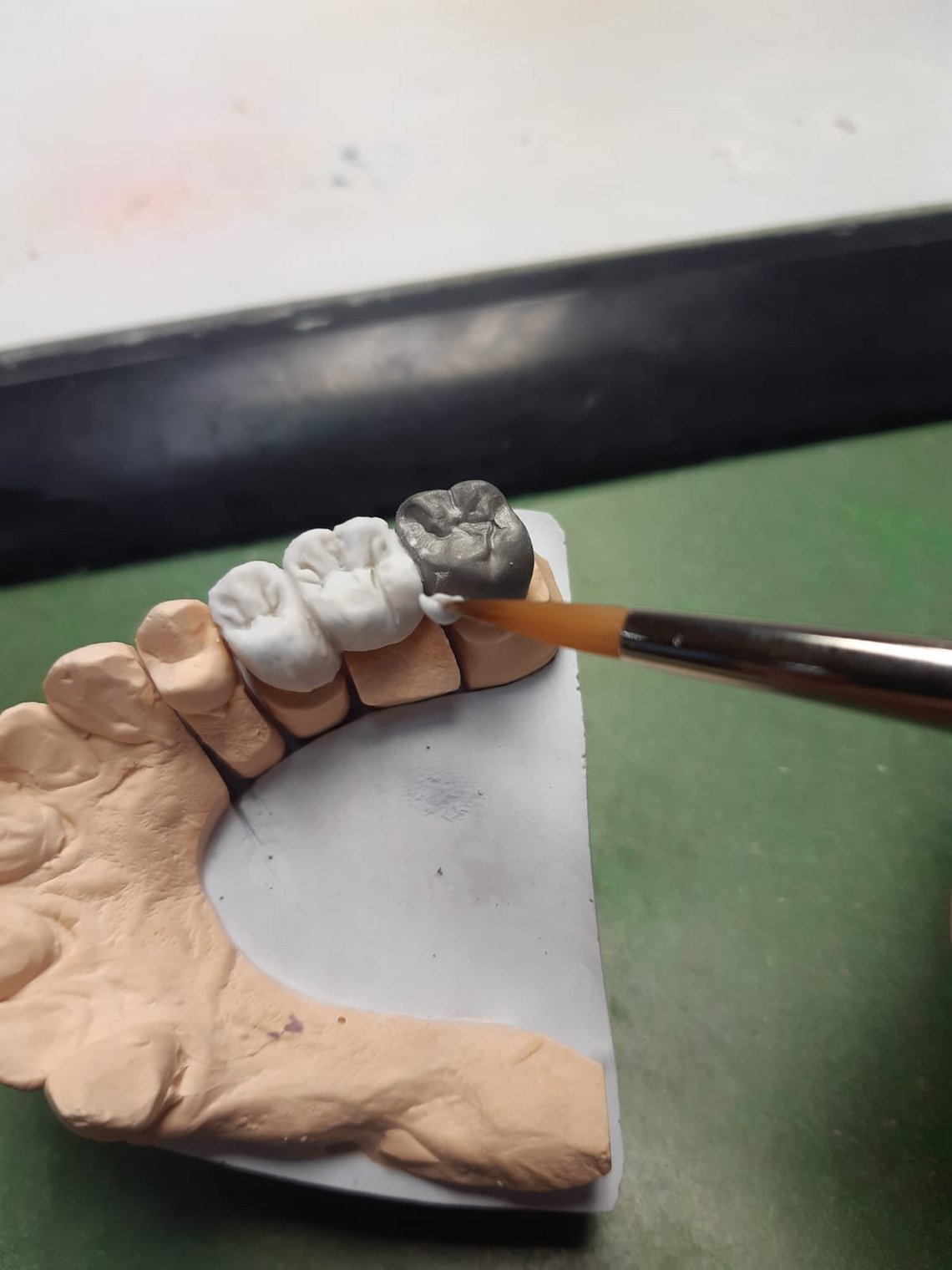 Application of layering brush for ceramics