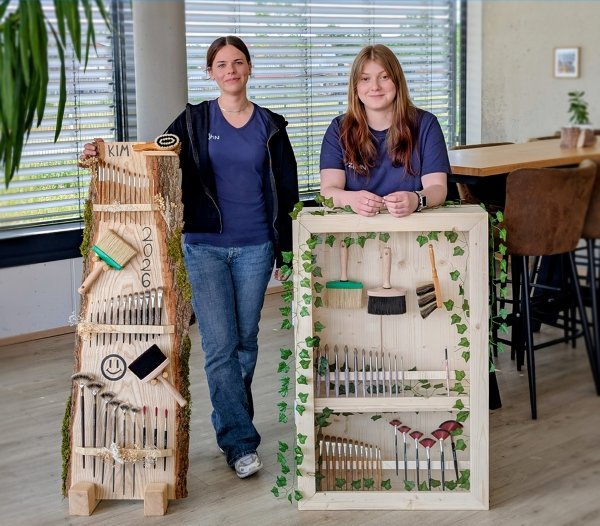 Pinselmacher Gesellinen Zahn Pinsel GmbH