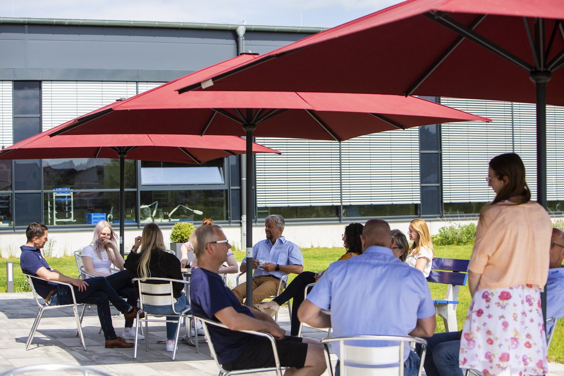 Employees on sun terrace ZAHN Pinsel GmbH