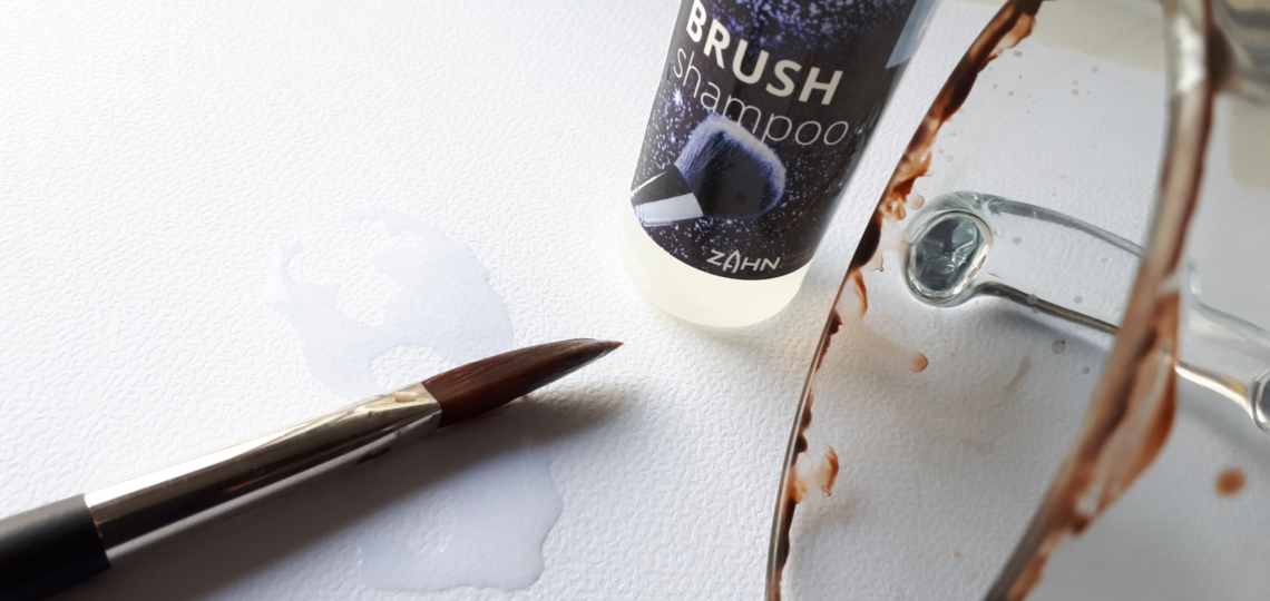 Our brush shampoo 691991 in action
